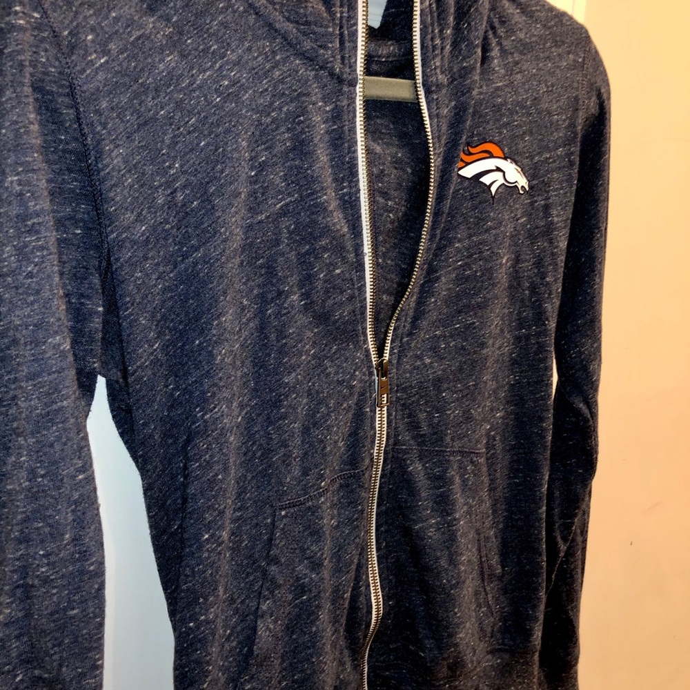 Zip-up - Picture 2 of 4